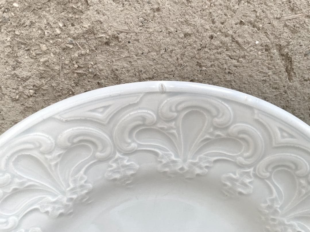 クレイユモントローレリーフ 平皿 N-892/フランスアンティーク