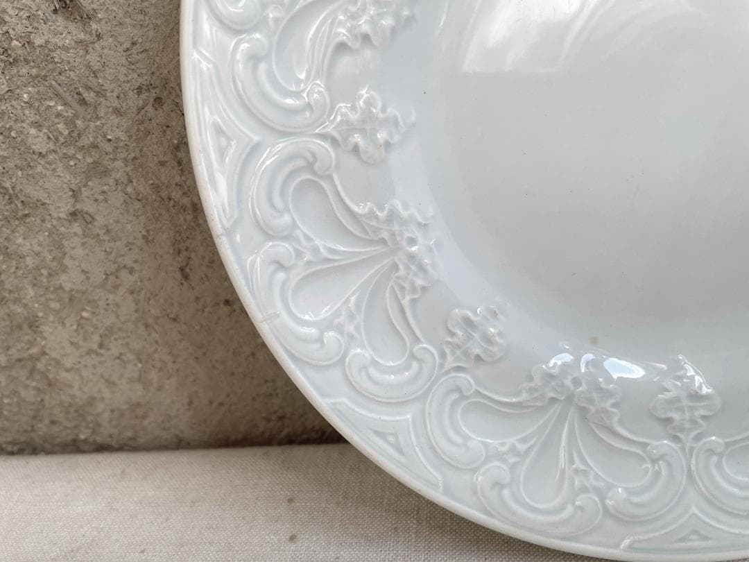 クレイユモントローレリーフ 平皿 N-892/フランスアンティーク