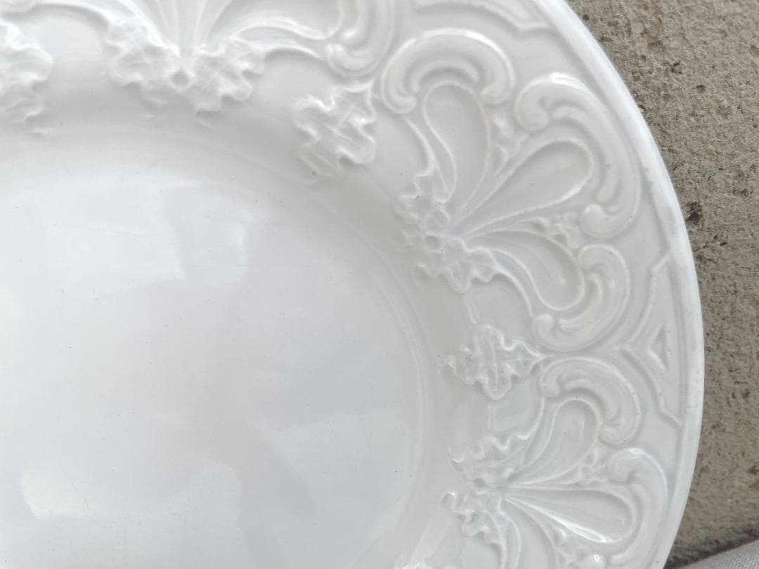 クレイユモントローレリーフ 平皿 N-892/フランスアンティーク