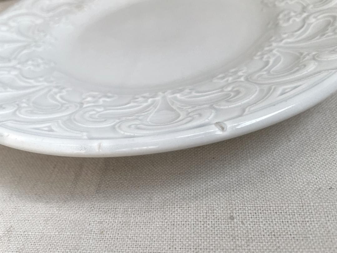 クレイユモントローレリーフ 平皿 N-892/フランスアンティーク