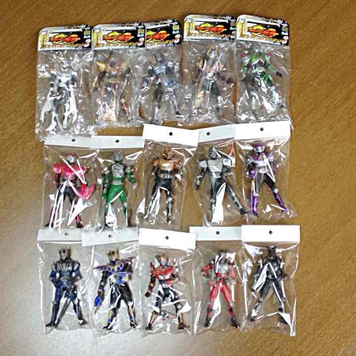 仮面ライダー龍騎13人ライダー+2コレクタブルフィギュアBANPRESTO