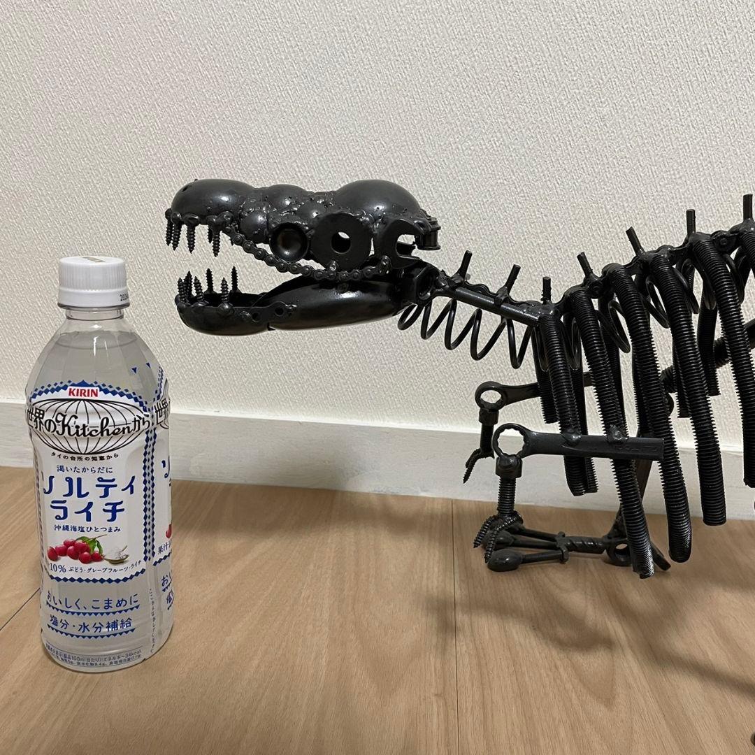 美品/匿名配送】恐竜(大) メタルアート 廃材アート ボルト・ナット