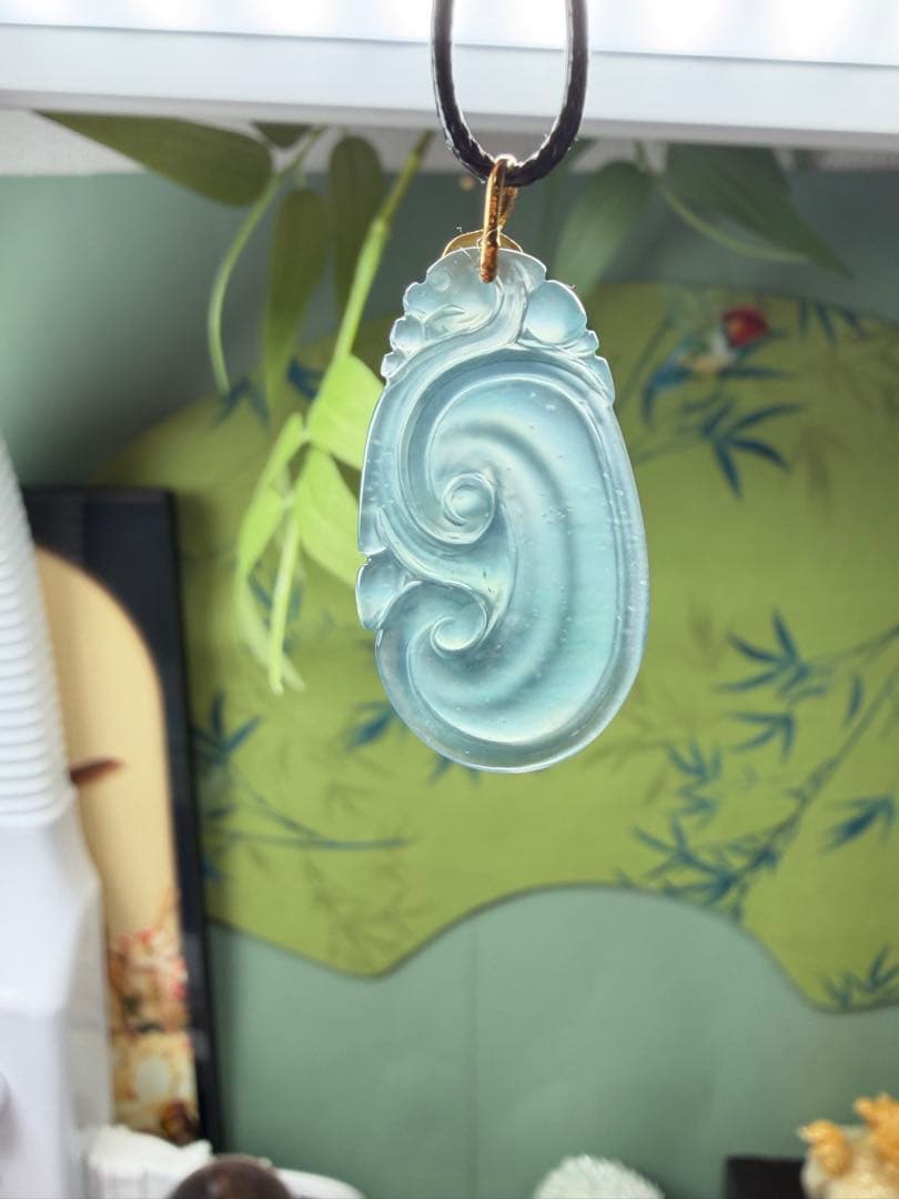 新入荷‼️天然A貨翡翠　クリスタル種、氷藍水翡翠【万事円満】18k如意　鑑定書付き