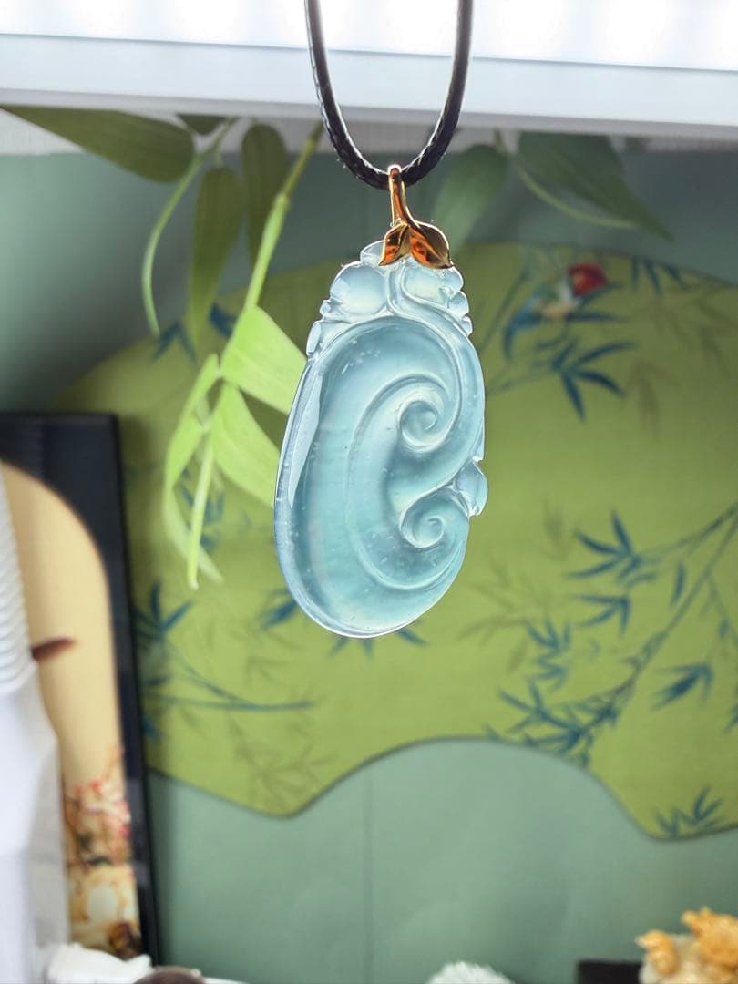 新入荷‼️天然A貨翡翠　クリスタル種、氷藍水翡翠【万事円満】18k如意　鑑定書付き