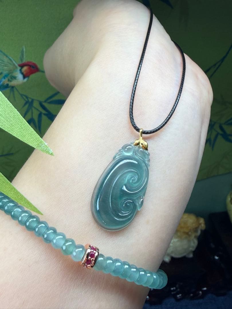 新入荷‼️天然A貨翡翠　クリスタル種、氷藍水翡翠【万事円満】18k如意　鑑定書付き