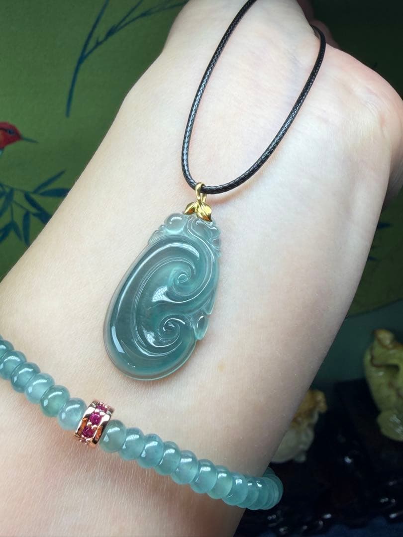 新入荷‼️天然A貨翡翠　クリスタル種、氷藍水翡翠【万事円満】18k如意　鑑定書付き