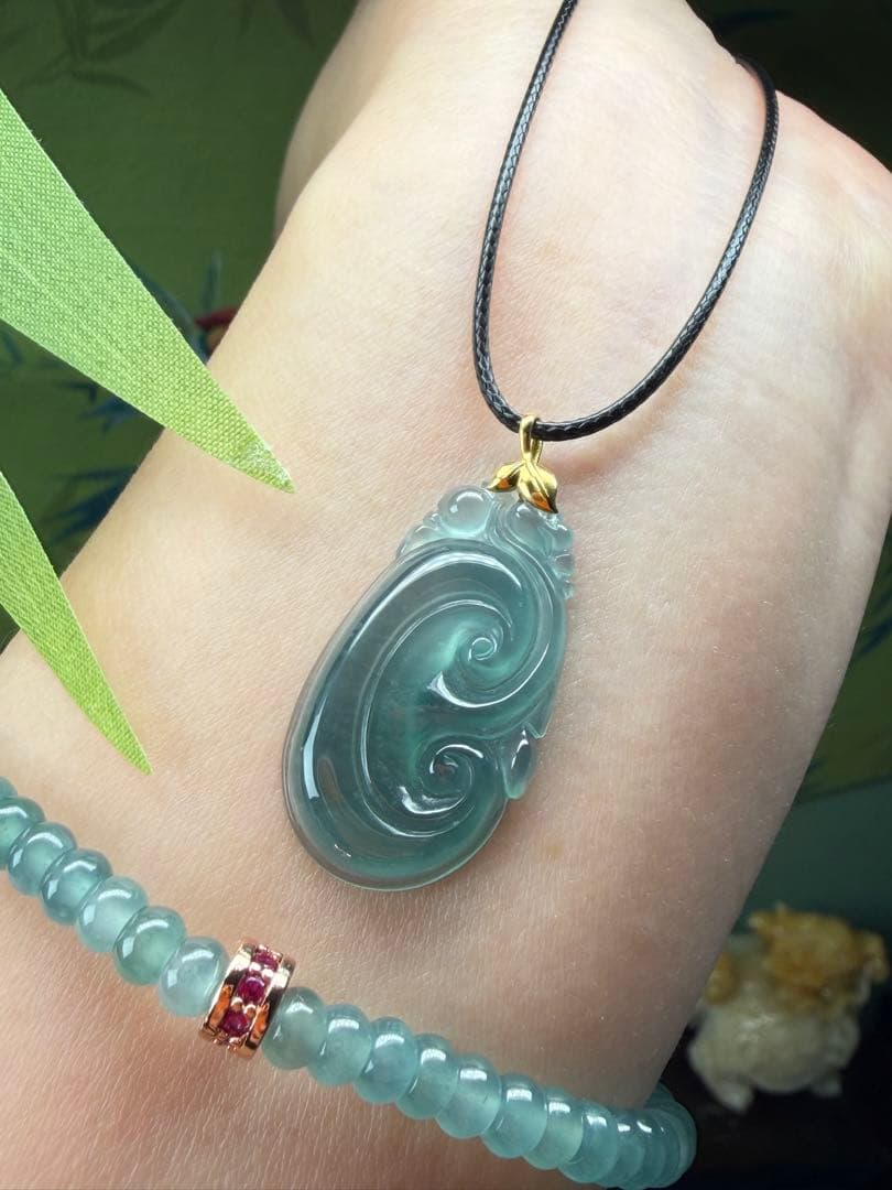 新入荷‼️天然A貨翡翠　クリスタル種、氷藍水翡翠【万事円満】18k如意　鑑定書付き