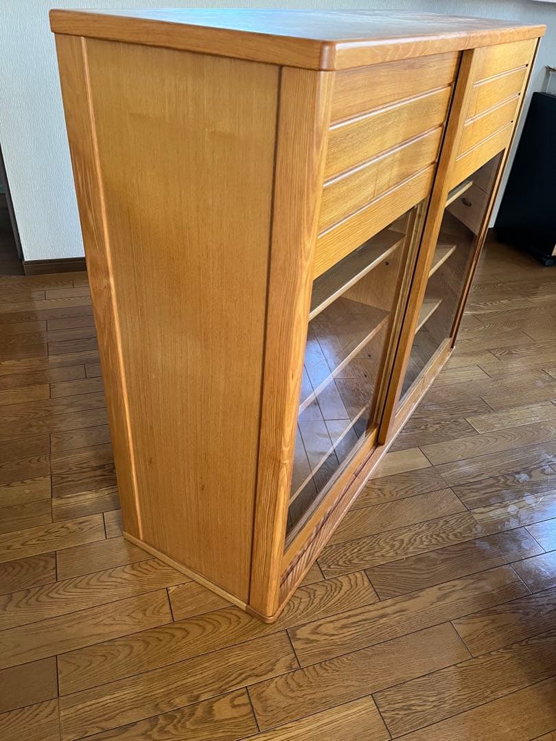 タモ材＊ガラス食器棚