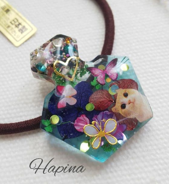 グリーンひょっこり猫ちゃん 香水型レジンヘアゴム