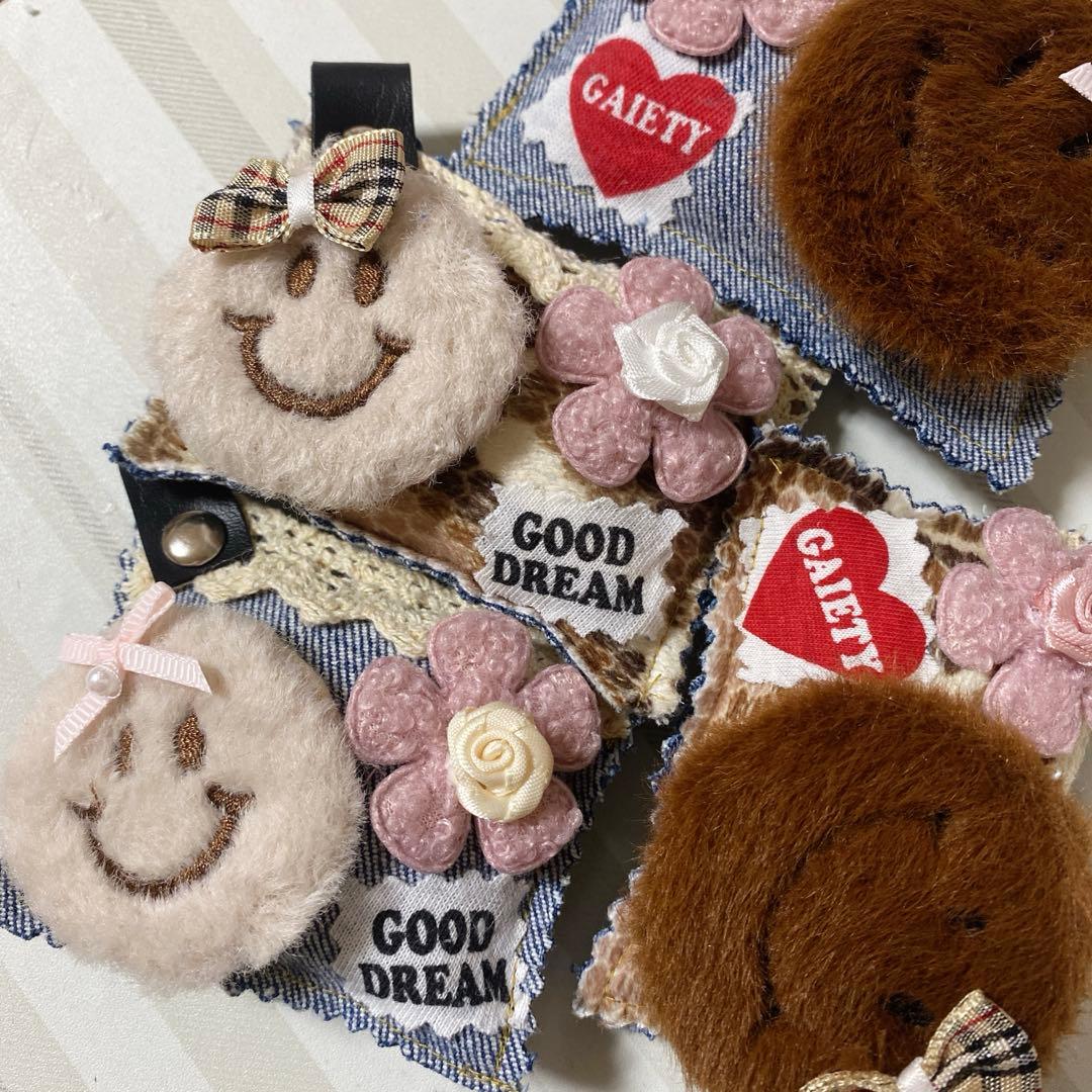 デニムリメイクチャーム☆モコモコSmileクッション - メルカリ