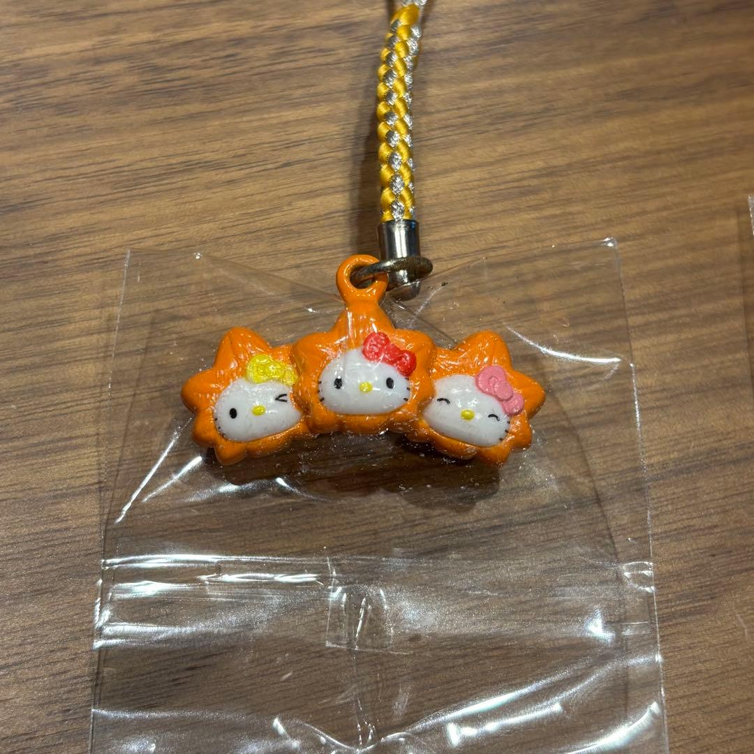 ご当地キティ 広島限定 2体セット - メルカリ