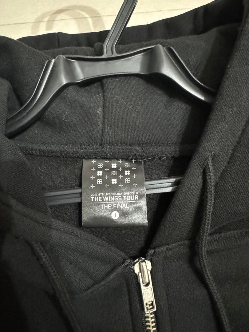 希少BTS WINGS THE FINAL 2017 パーカー 公式(Mサイズ) - メルカリ
