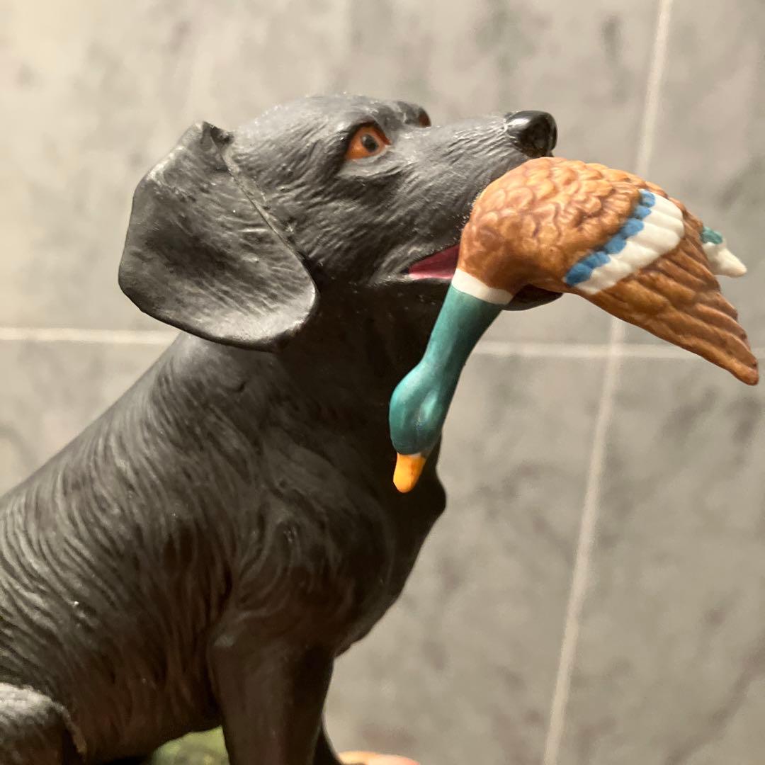 アメリカ80年代手描きの瞳が美しく誇らしげに鴨を咥えるラブラドールレトリバー陶器