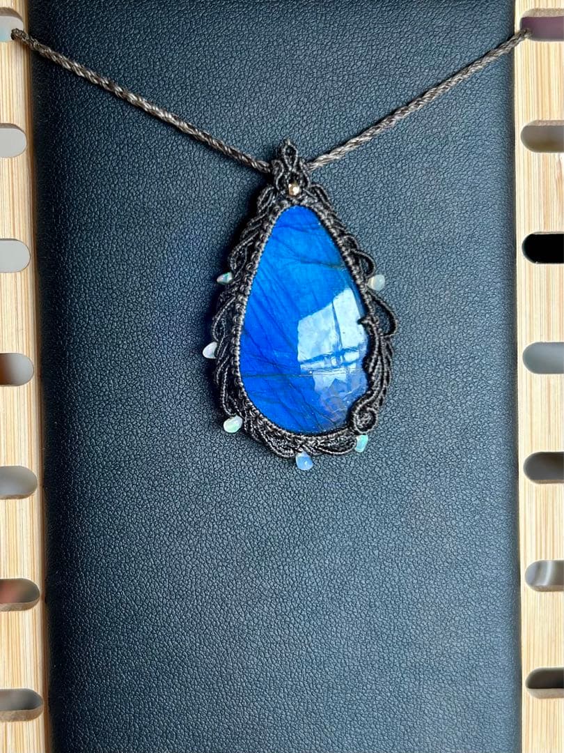 ブラックラブラドライトマクラメネックレス