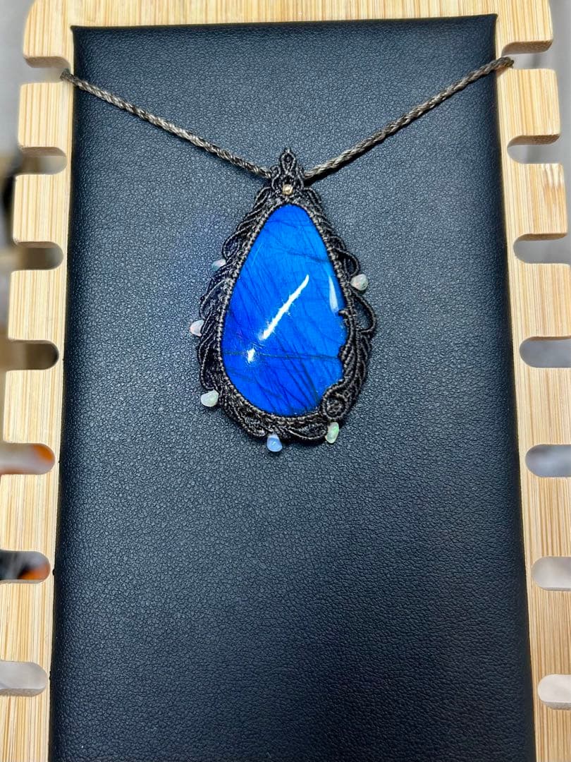 ブラックラブラドライトマクラメネックレス