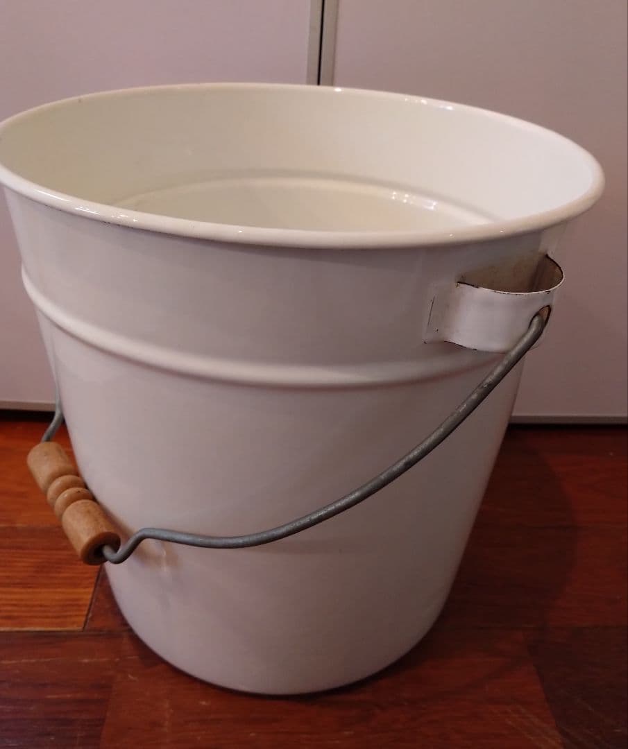 最終値♪ホーローホワイトバケツ フタ付き