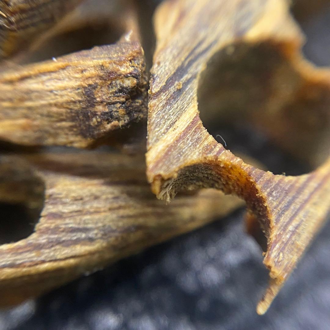 【極上品】高油分 伽羅 くり抜き端材 香木 濃厚な香り　5g