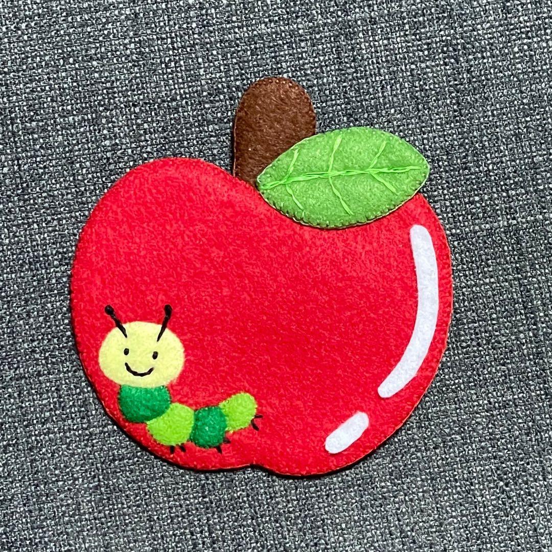 リンゴとあおむし　フェルト名札　ワッペン