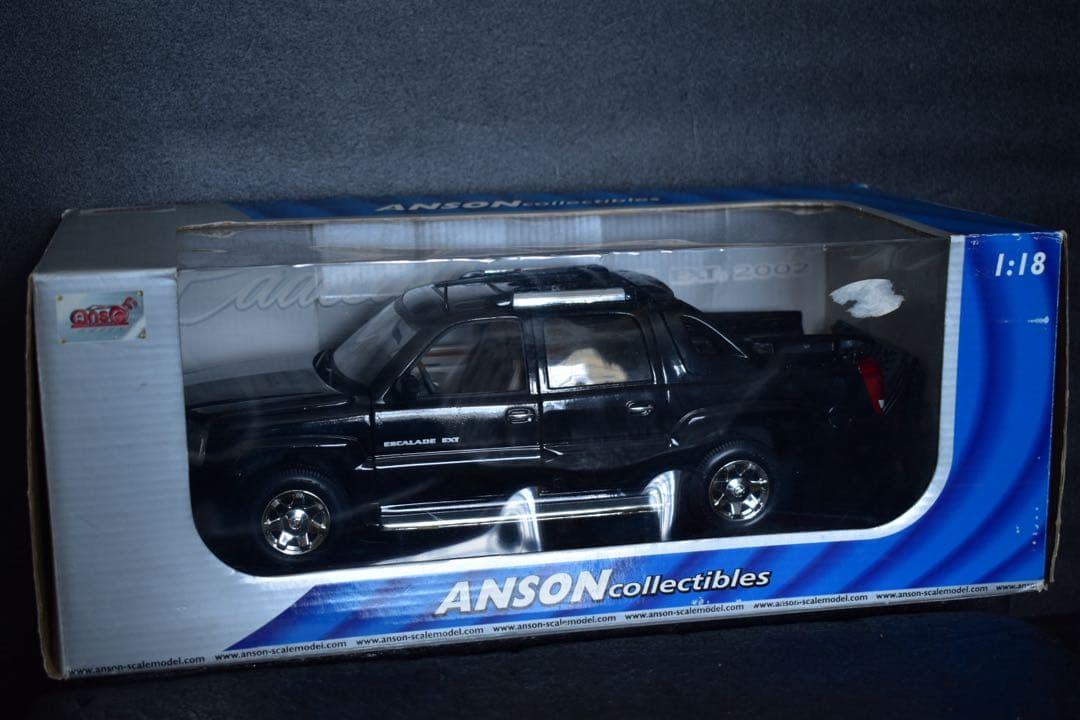 1/18 アンソン キャデラック エスカレード EXT トラック アバランチ