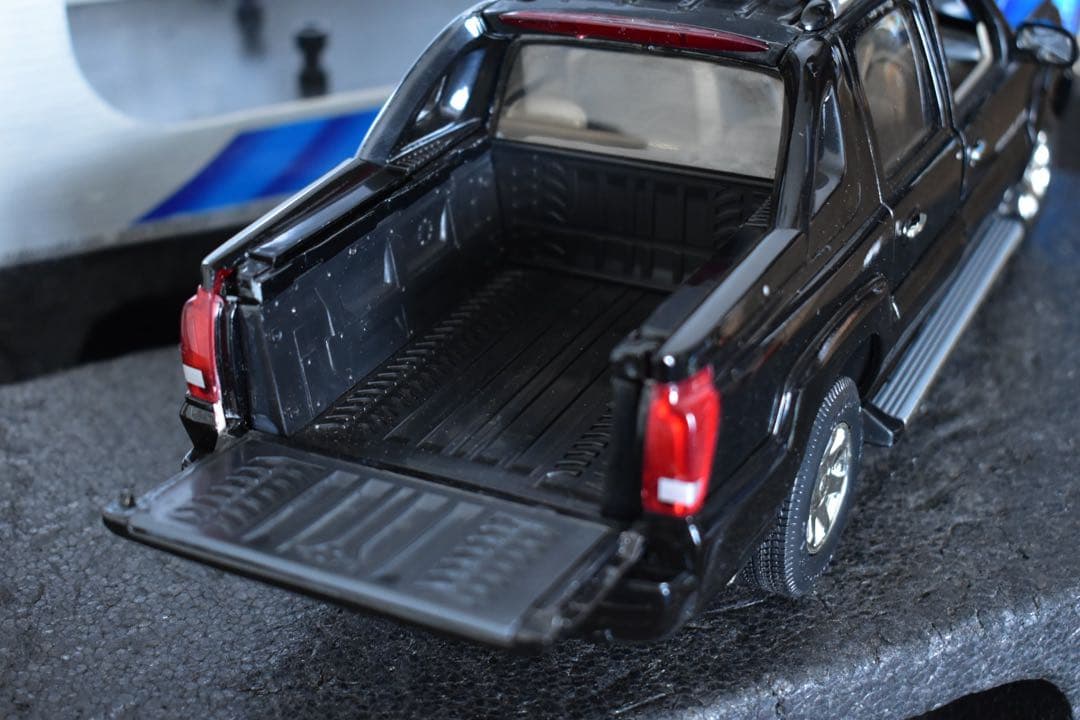 1/18 アンソン キャデラック エスカレード EXT トラック アバランチ