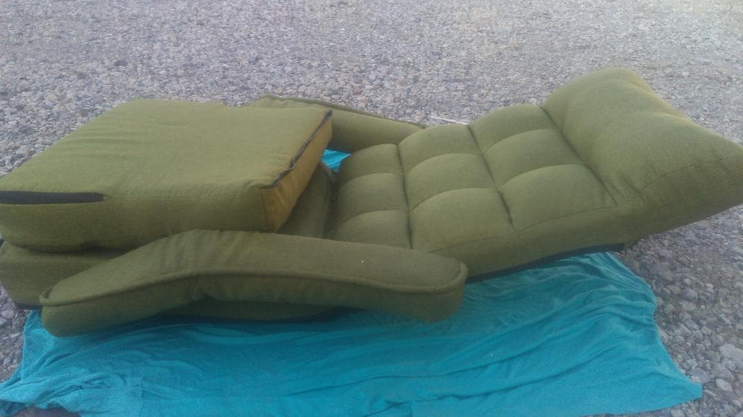 四段階リクライング　黄緑　若草色　座布団外せる　肘掛付　埼玉北部引取可　発送も可