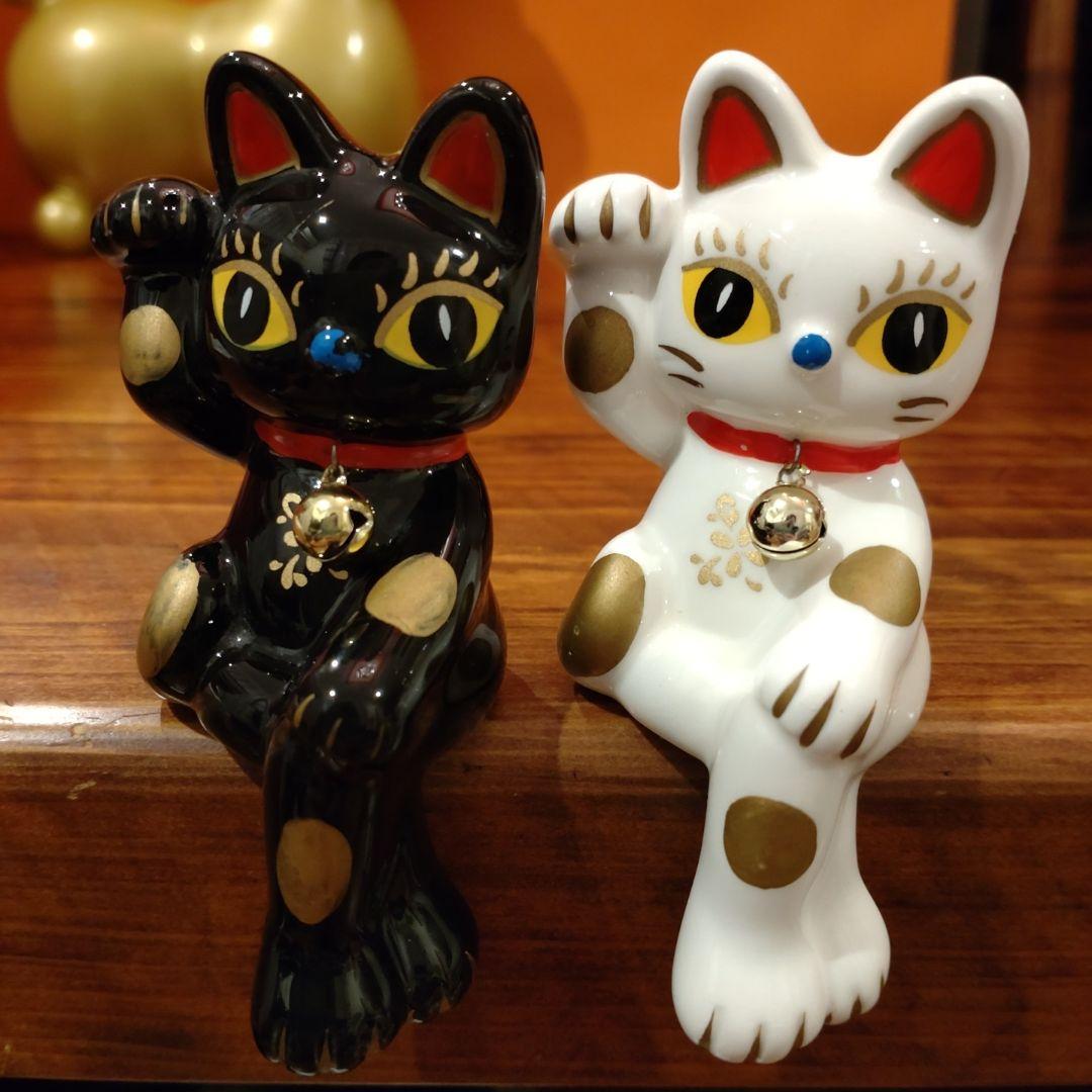 足組み招き猫 白 黒 ネコ - メルカリ