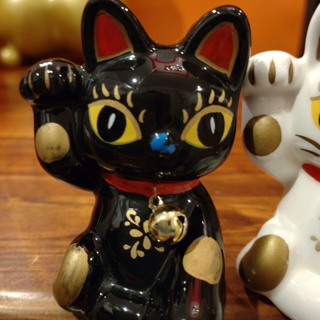 足組み招き猫 白 黒 ネコ - メルカリ