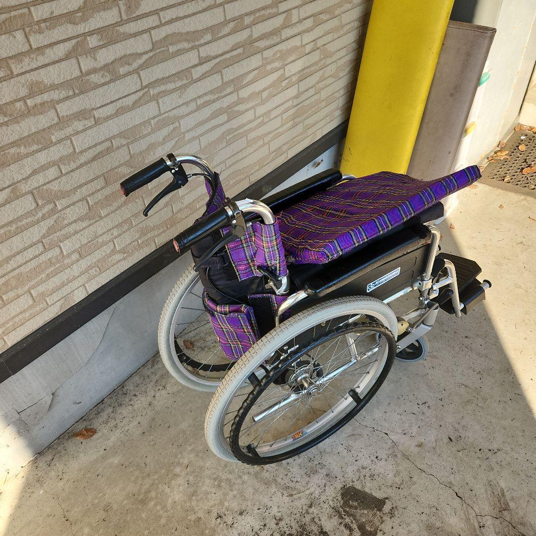 紫色のチェック柄 介助用車椅子