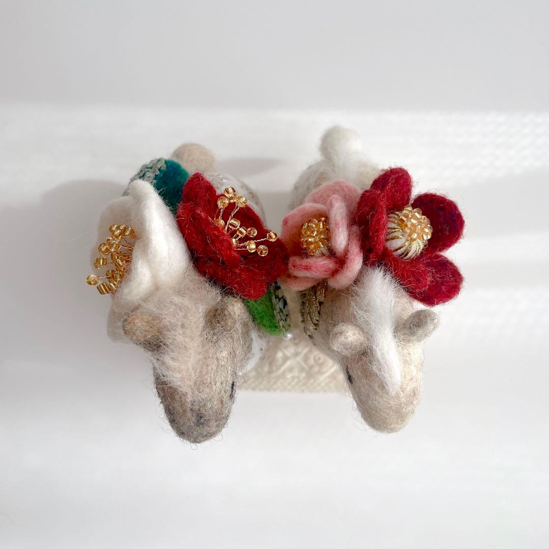 2026年（令和八年）干支置き物　椿を乗せた午（馬）ブラウン〜展示中〜