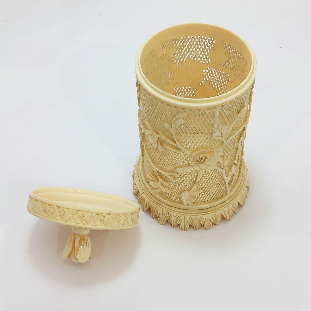 Y2556 高級彫刻 透かし彫り 花彫刻 蓋物 総重量89.7g