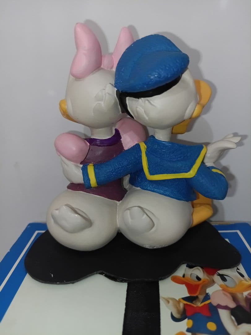 ディズニー　ドナルド　デイジー　ダック　置物　スタチュー　フィギュア