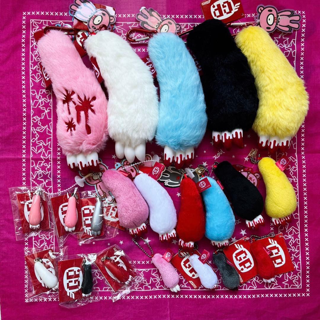 グルーミー 腕キーホルダー＆おまけ付き - メルカリ