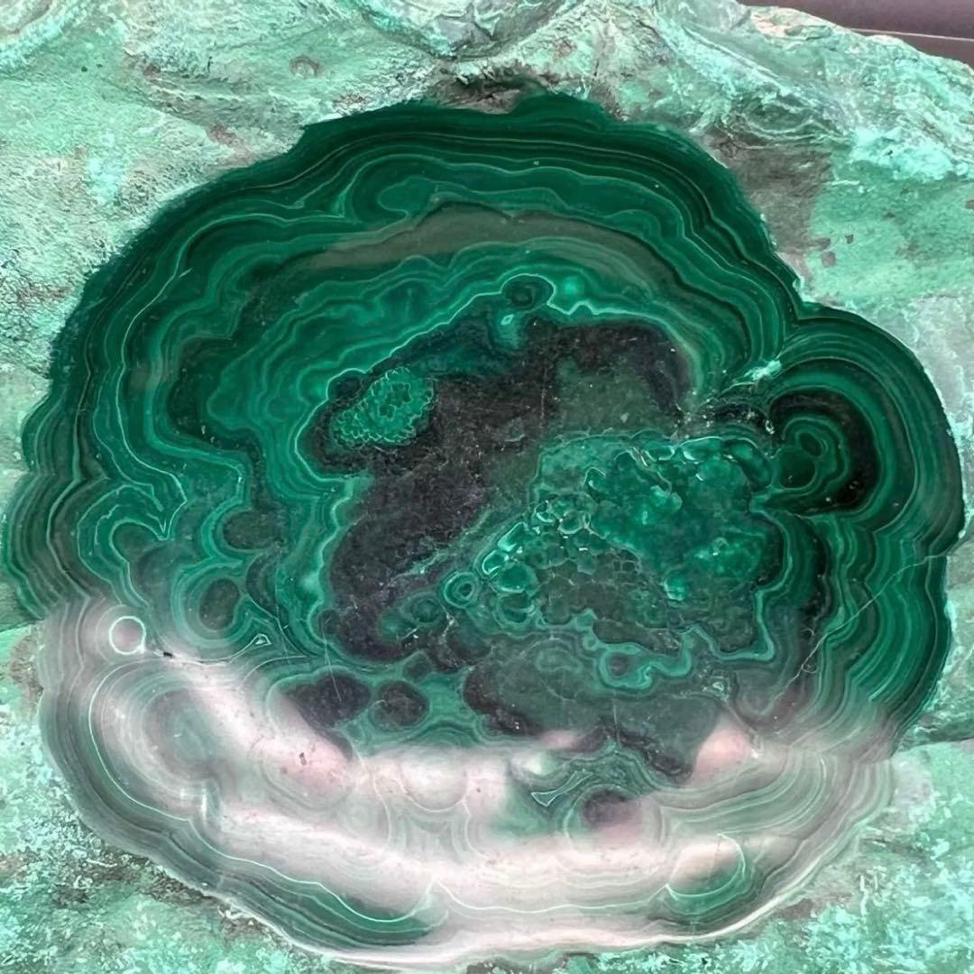 ☆癒される模様と色合い☆強いヒーリングパワー☆マラカイト 原石 浄化皿 天然石