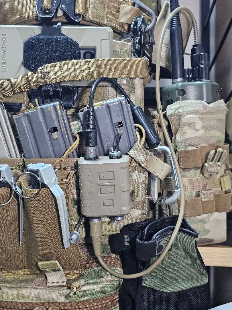 INVISIO V60 PTT ダミーモデル - メルカリ