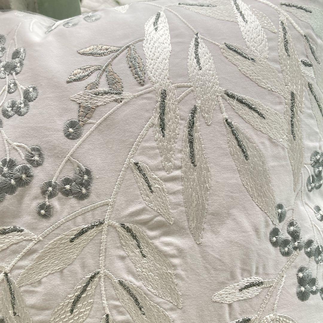 ローラアシュレイイギリス老舗 一面刺繍枕クッション フェザーパッド