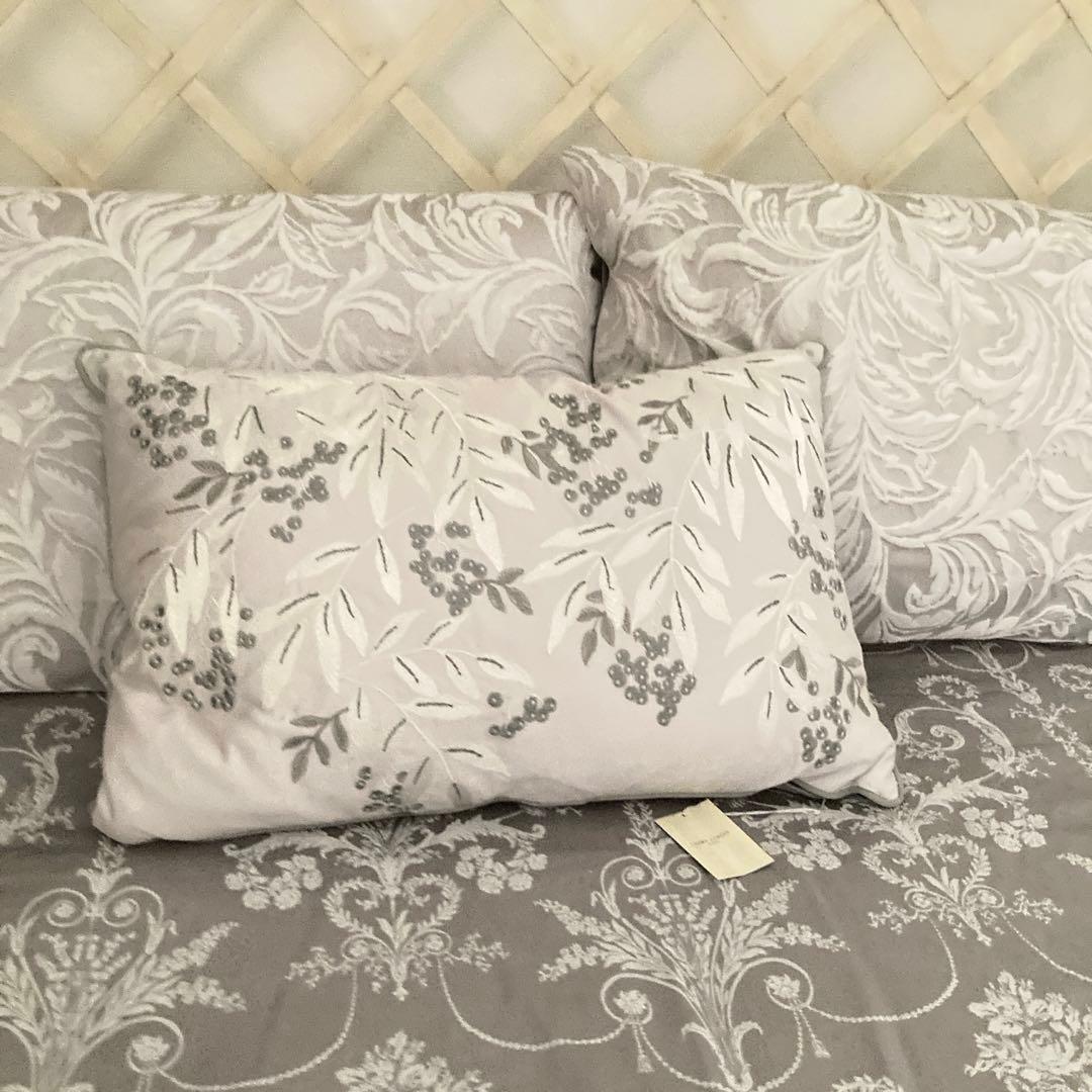 ローラアシュレイイギリス老舗 一面刺繍枕クッション フェザーパッド