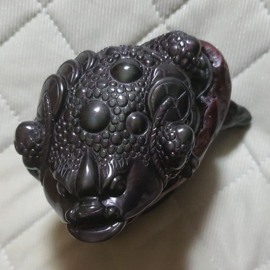 黒曜石三本脚錢蛙