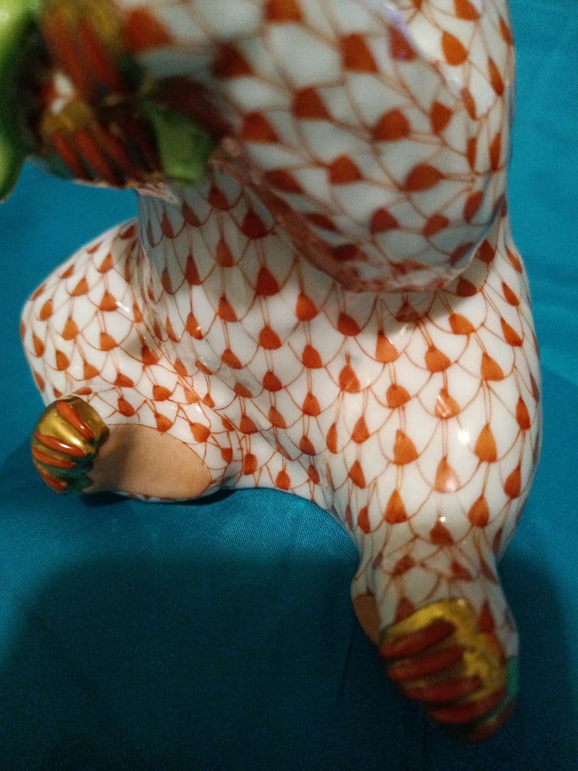 【HEREND】ヘレンド　動物シリーズ　笹を食すパンダ　ハンドペイント　磁器製