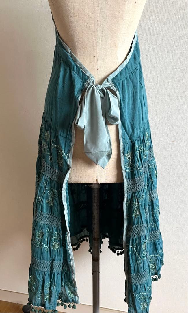 希少一点物　ガーゼワンピース　リメイクエプロン　金刺繍　ボンボン　プレゼント