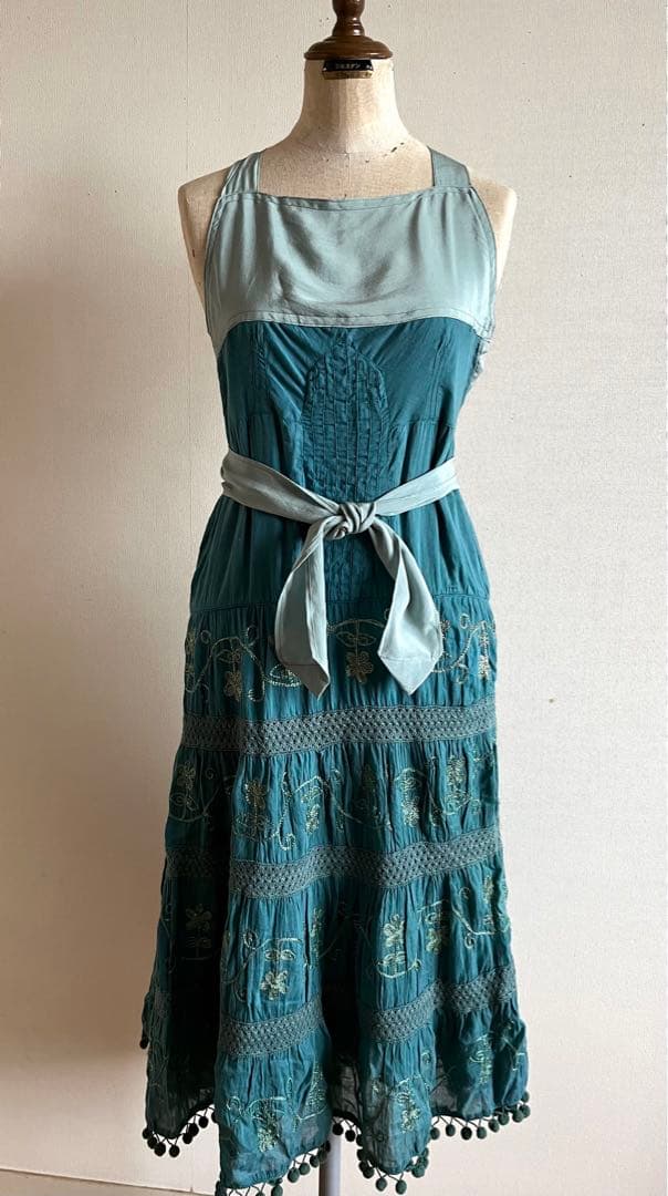 希少一点物　ガーゼワンピース　リメイクエプロン　金刺繍　ボンボン　プレゼント