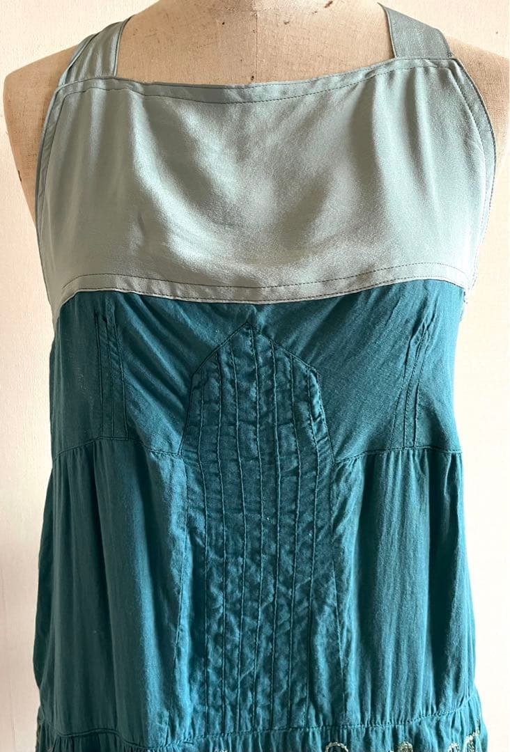 希少一点物　ガーゼワンピース　リメイクエプロン　金刺繍　ボンボン　プレゼント