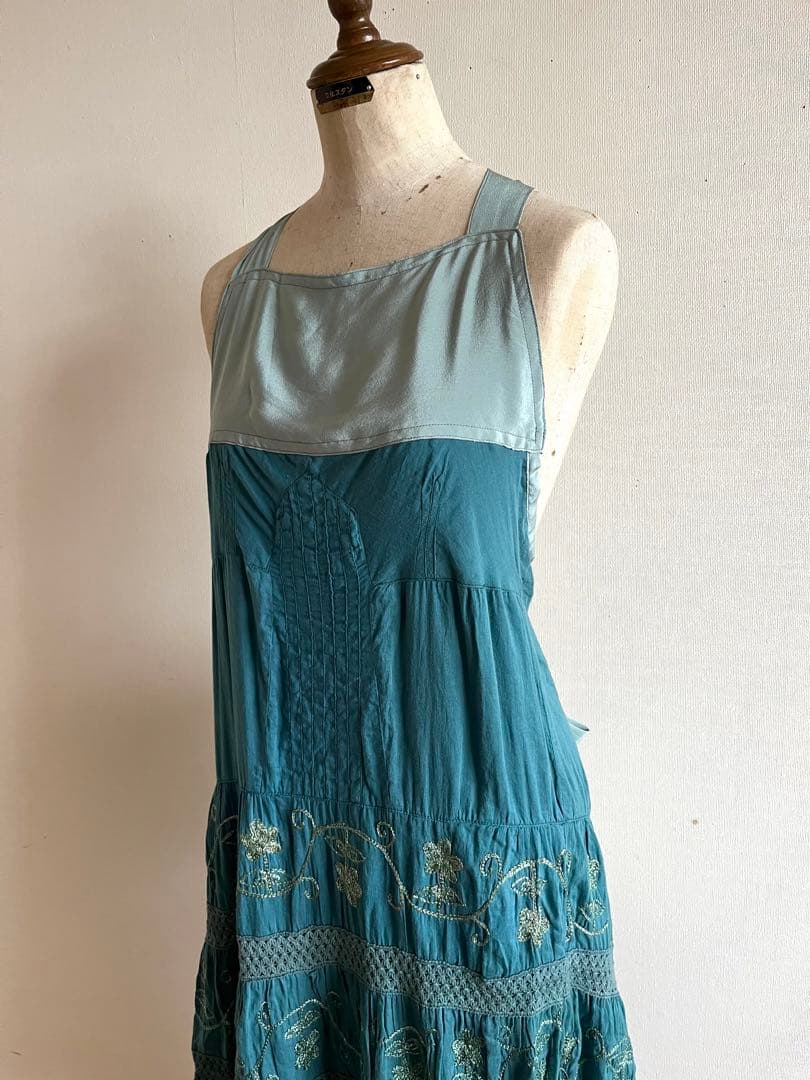 希少一点物　ガーゼワンピース　リメイクエプロン　金刺繍　ボンボン　プレゼント