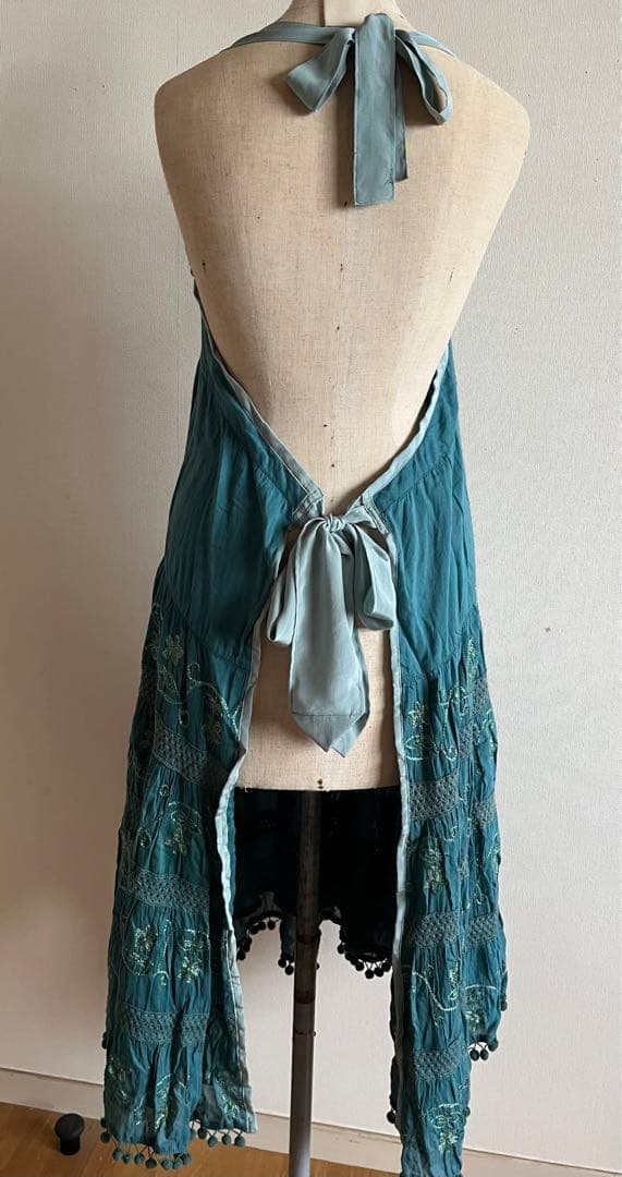 希少一点物　ガーゼワンピース　リメイクエプロン　金刺繍　ボンボン　プレゼント