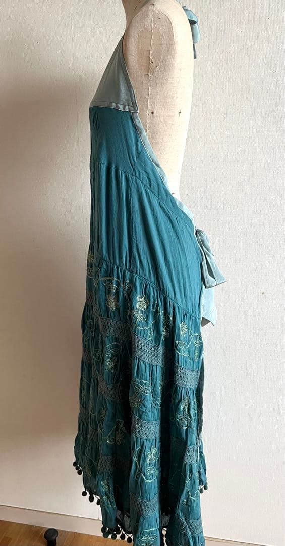 希少一点物　ガーゼワンピース　リメイクエプロン　金刺繍　ボンボン　プレゼント