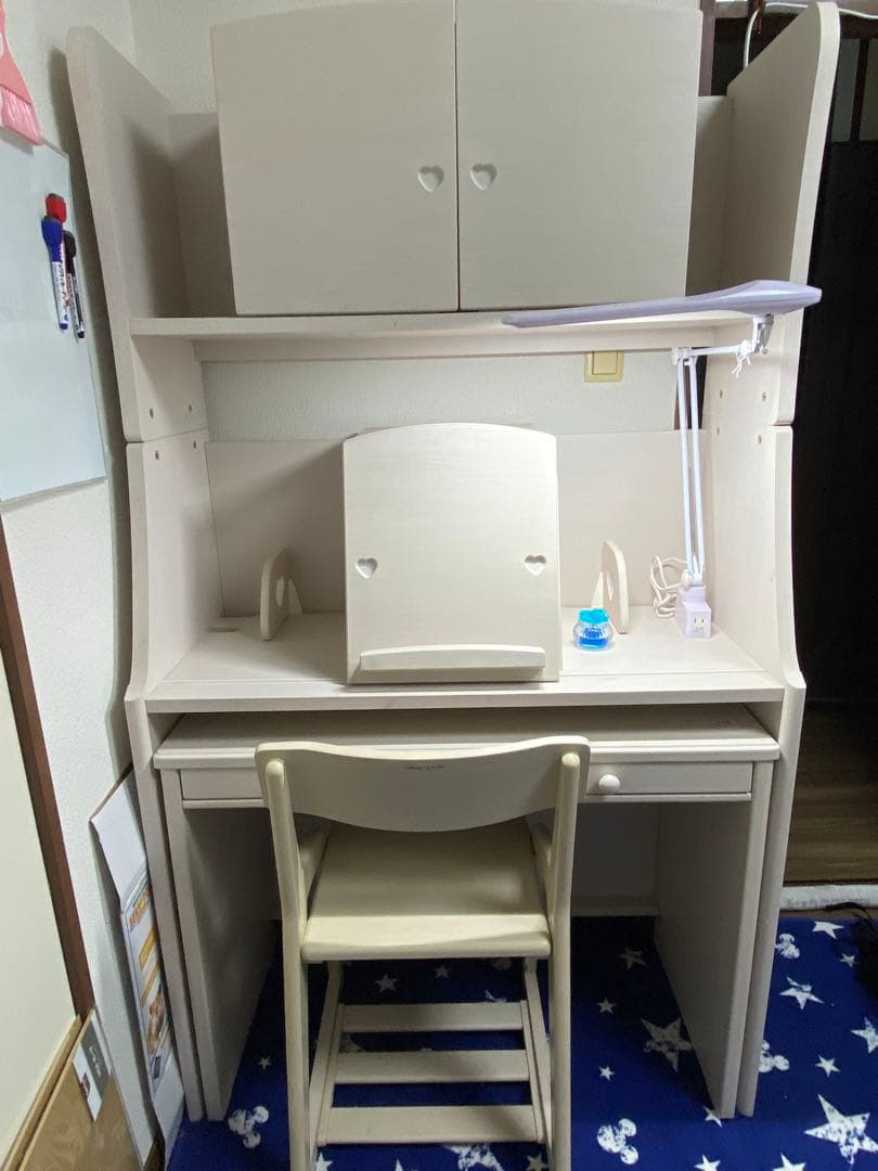 オカムラ製　白い学習机　タブレット置付き　ライト無し