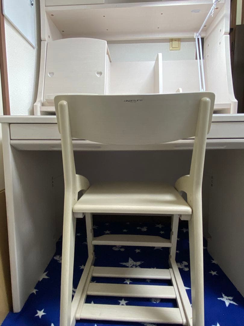 オカムラ製　白い学習机　タブレット置付き　ライト無し