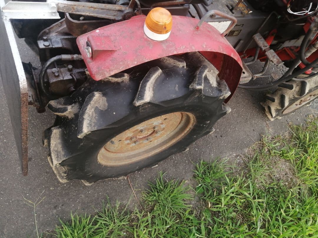 シバウラ SU1341 トラクター ローダー、バケット付き