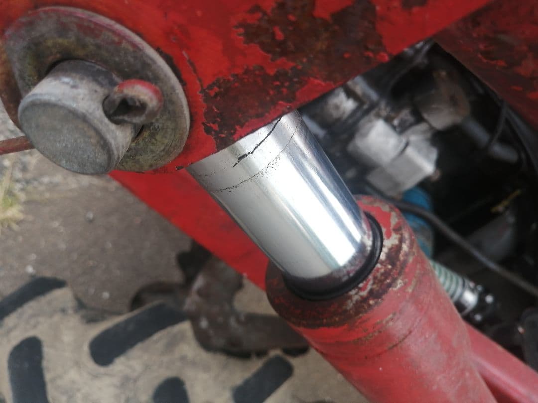 シバウラ SU1341 トラクター ローダー、バケット付き