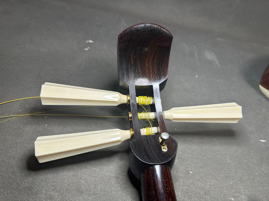 津軽三味線 太棹 紅木紫檀製 天然素材 弦楽器 民謡 伝統楽器 - メルカリ