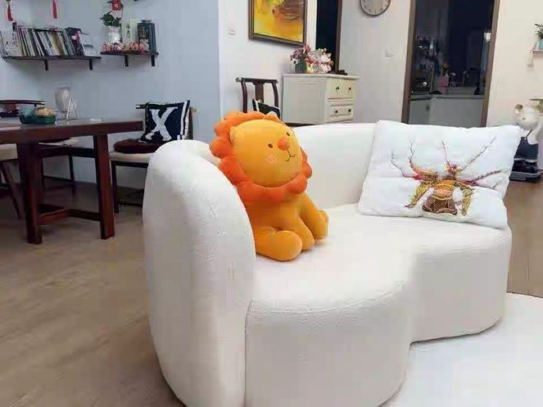 ホワイトファブリックソファ 曲線デザイン